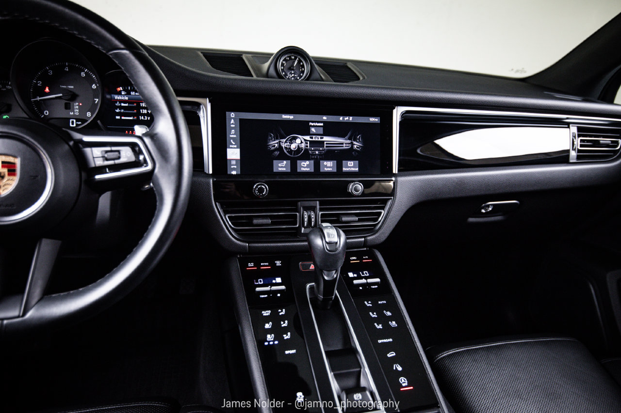 Certified 2023 Porsche Macan AWD/4WD image 19