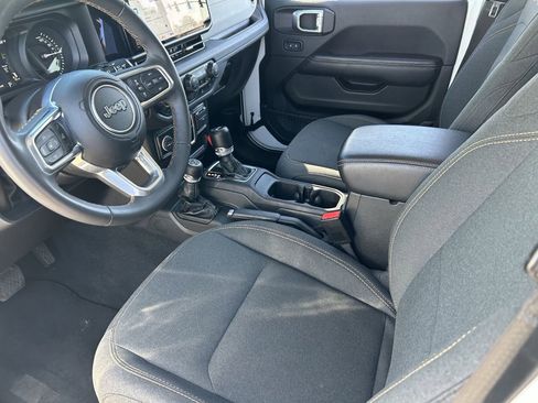Used 2024 Jeep Wrangler Unlimited Sahara AWD/4WD image 28