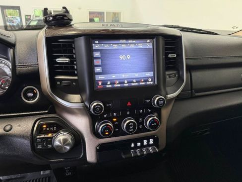 Used 2019 RAM 1500 Laramie AWD/4WD image 16