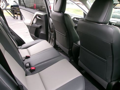 Used 2015 Toyota RAV4 Limited image 18