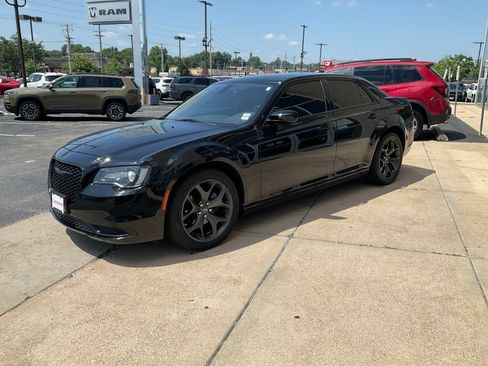Used 2023 Chrysler 300 Touring w/ Sport Appearance Package RWD image 2