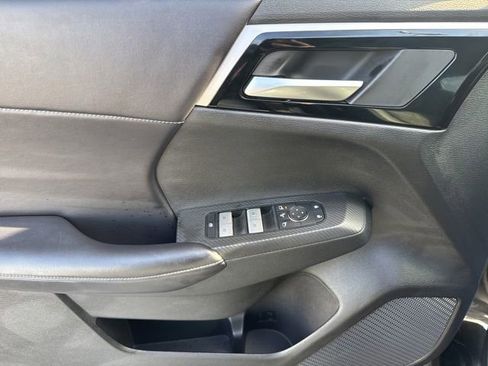 Used 2024 Mitsubishi Outlander SE Black Edition image 15