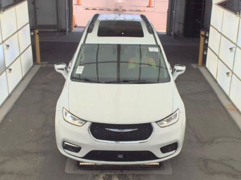 Used 2022 Chrysler Pacifica Limited AWD/4WD image 5