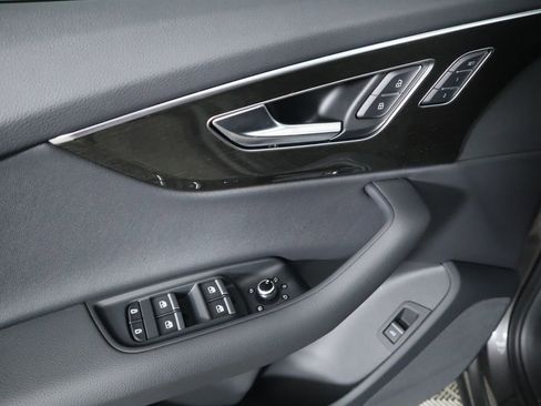 Certified 2025 Audi Q7 2.0T Premium image 25