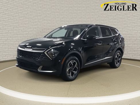 Used 2025 Kia Sportage LX image 1