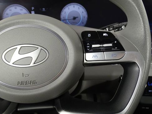 Used 2024 Hyundai Elantra SEL image 24