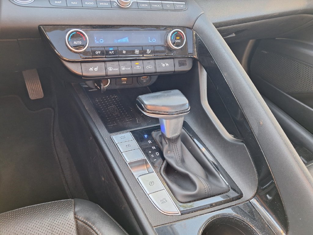 Used 2022 Hyundai Elantra Limited w/ Cargo Package FWD image 14