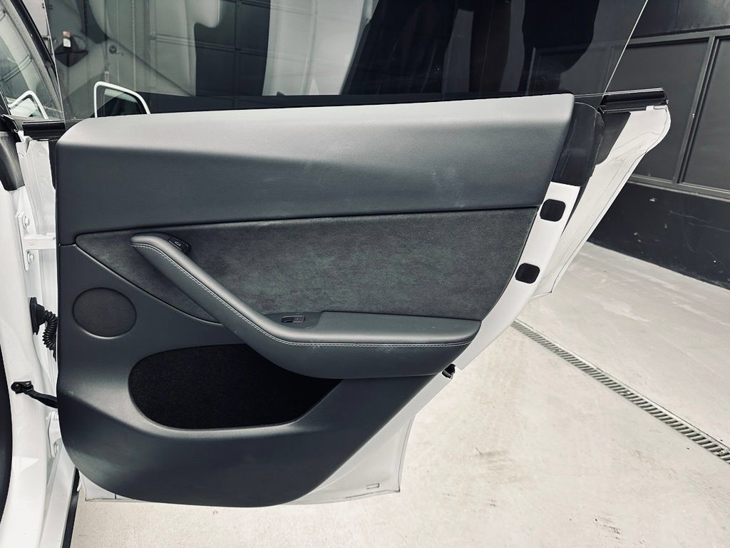 Used 2023 Tesla Model Y Performance AWD/4WD image 27