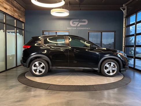 Used 2021 Honda HR-V LX image 2