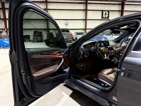 Used 2017 BMW 530i RWD image 12