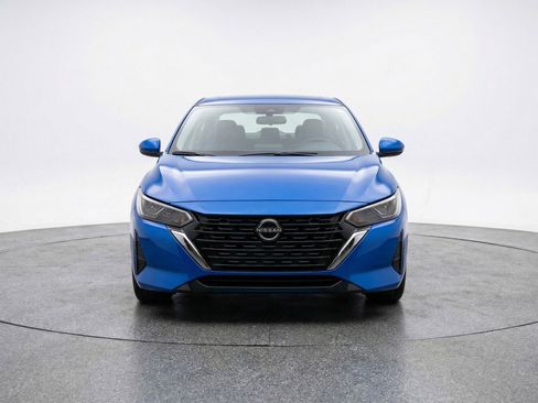 Used 2025 Nissan Sentra SV image 2