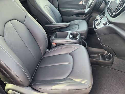 New 2026 Chrysler Voyager LX FWD image 13