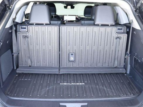 Used 2025 Toyota Highlander Limited AWD/4WD image 27