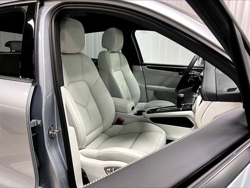 New 2026 Porsche Macan image 29