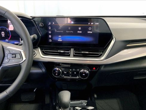 Used 2024 Chevrolet Trax ACTIV w/ Driver Confidence Package FWD image 5