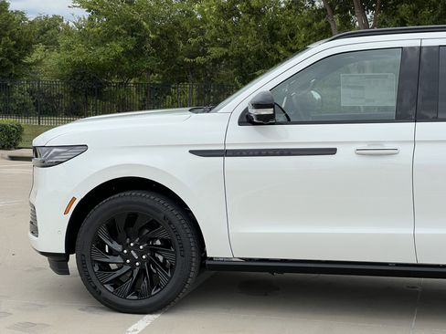 New 2025 Lincoln Navigator L Reserve w/ Jet Appearance Package image 5