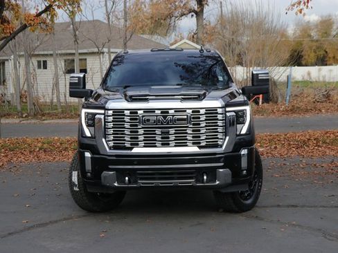 Used 2024 GMC Sierra 2500 Denali w/ Denali Reserve Package image 2