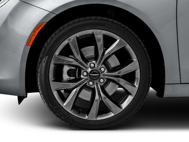 Used 2016 Chrysler 200 S FWD image 13