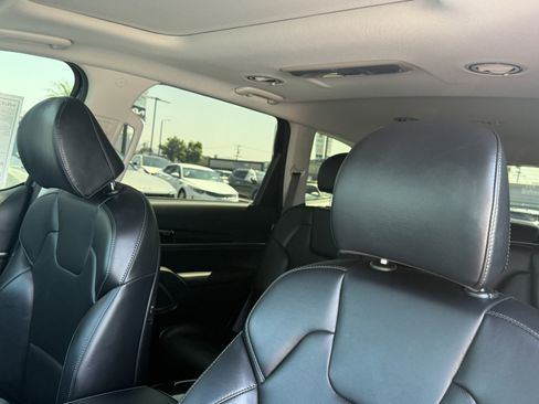 Used 2025 Kia Telluride S image 17