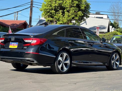 Used 2019 Honda Accord Touring image 4