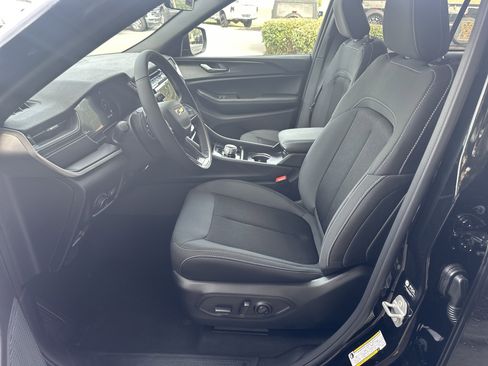 New 2025 Jeep Grand Cherokee Laredo X w/ Luxury Tech Group I image 12