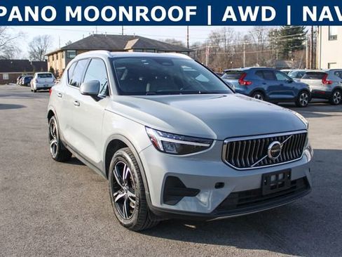 Used 2025 Volvo XC40 B5 Core image 2