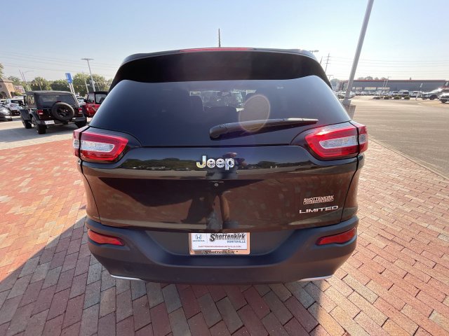 Used 2016 Jeep Cherokee Limited FWD image 31