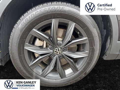 Used 2024 Volkswagen Tiguan SE w/ Panoramic Sunroof Package AWD/4WD image 9