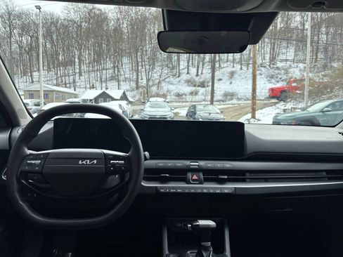 Used 2025 Kia K4 LXS image 33