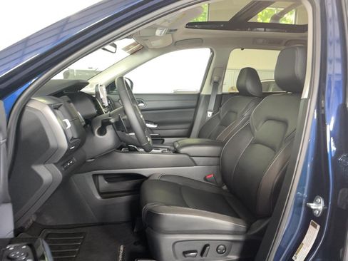 Used 2025 Nissan Pathfinder SL w/ SL Premium Package AWD/4WD image 6