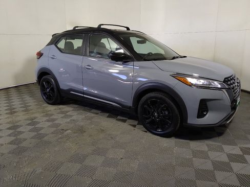 Used 2023 Nissan Kicks SR w/ SR Premium Package FWD image 11