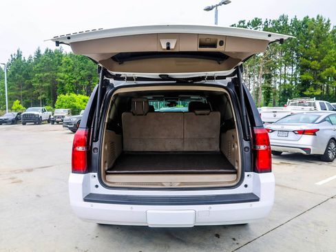 Used 2018 Chevrolet Suburban LT RWD image 8