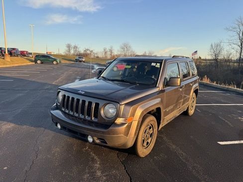 Used 2016 Jeep Patriot Sport w/ Power Value Group image 6