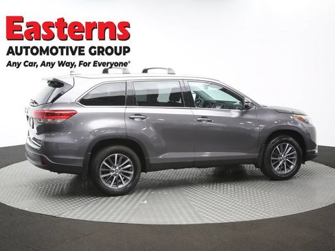 Used 2019 Toyota Highlander XLE AWD/4WD image 47