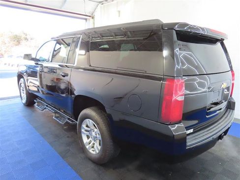 Used 2020 Chevrolet Suburban LT image 7