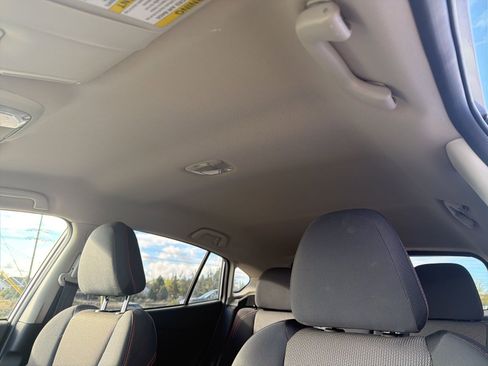 Used 2023 Subaru Crosstrek 2.0i Premium image 17