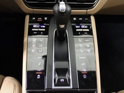 Certified 2026 Porsche Macan AWD/4WD image 25