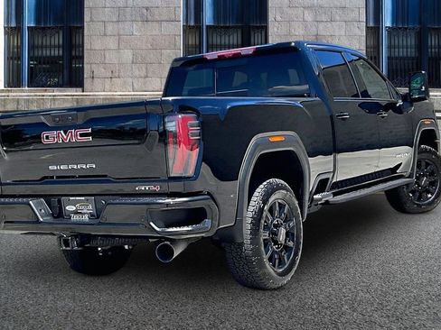 Used 2025 GMC Sierra 2500 AT4 w/ AT4 Premium Plus Package AWD/4WD image 11