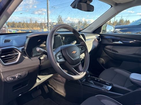 Used 2025 Chevrolet TrailBlazer LT image 8