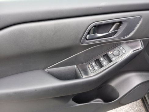 Used 2025 Nissan Rogue S FWD image 36
