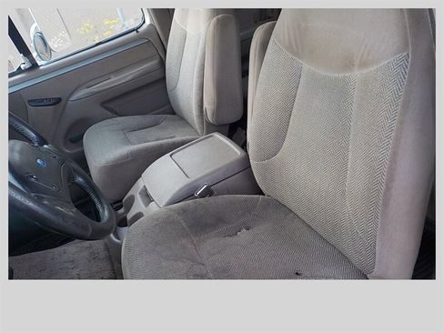 Used 1992 Ford F250 XLT image 2