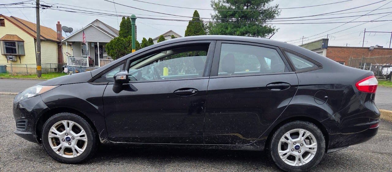 Used 2015 Ford Fiesta SE FWD image 4