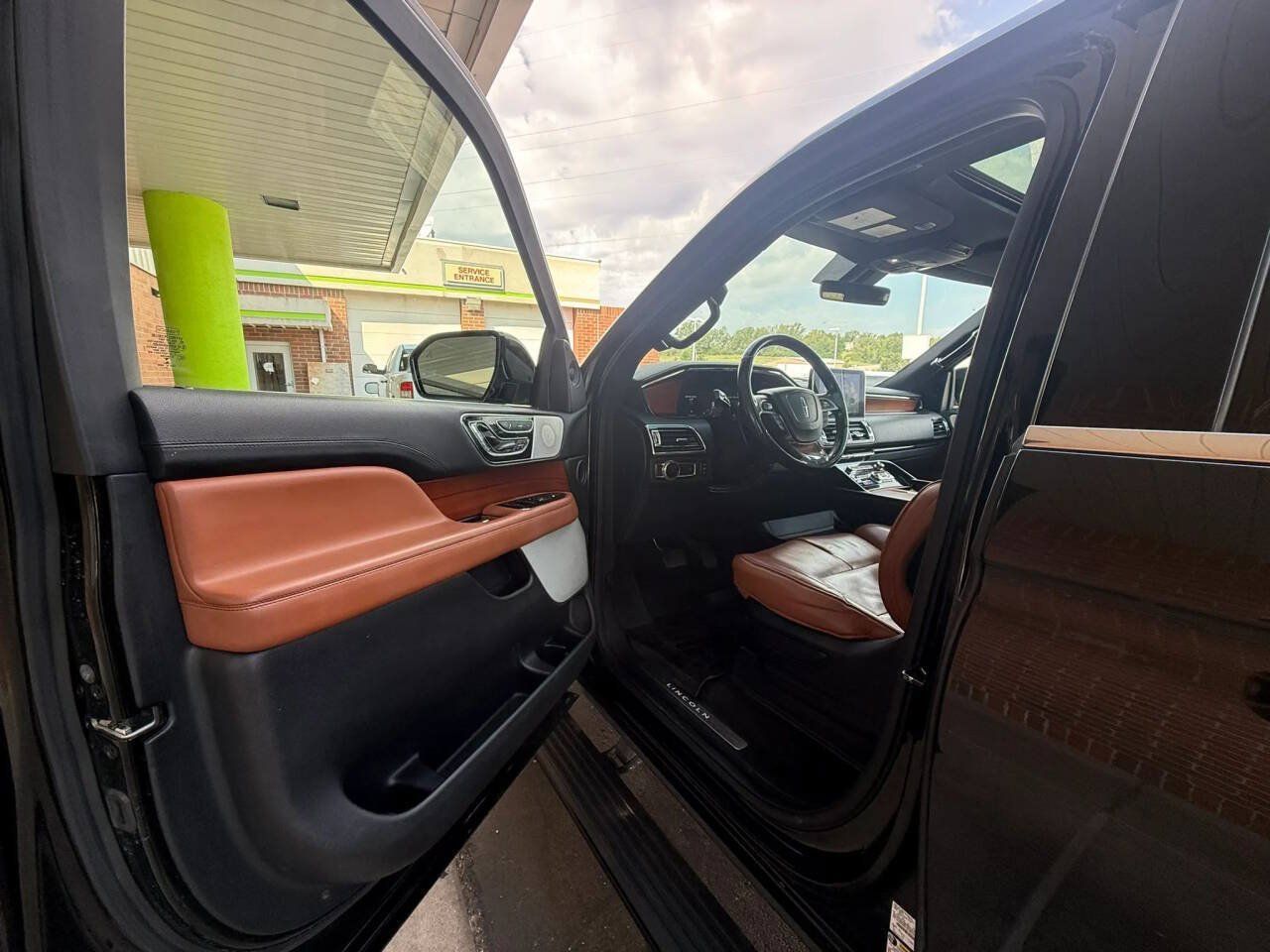 Used 2018 Lincoln Navigator Reserve AWD/4WD image 22