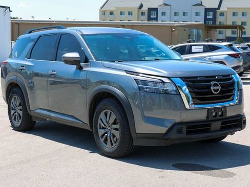 Used 2022 Nissan Pathfinder SV AWD/4WD image 1