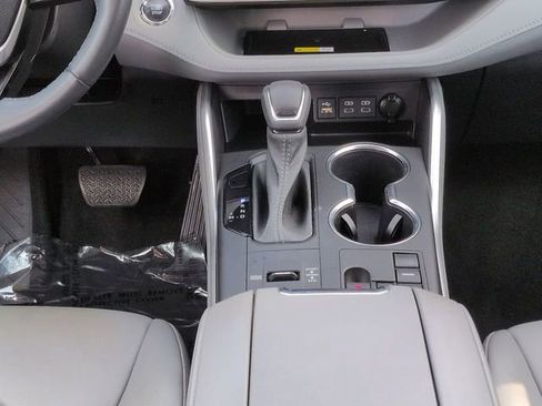Used 2023 Toyota Highlander XLE FWD image 19