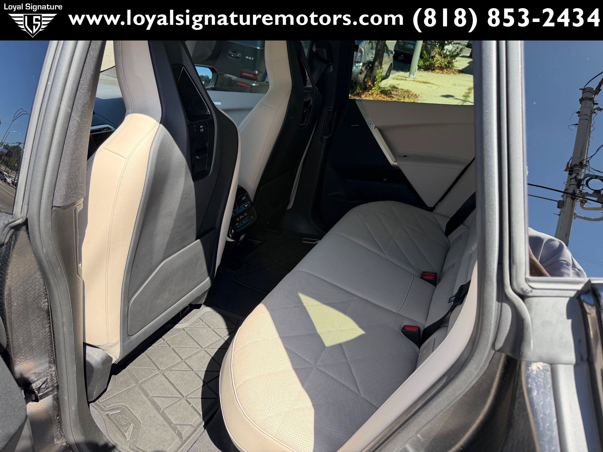 Used 2024 BMW iX xDrive50 w/ Premium Package AWD/4WD image 13