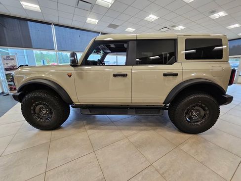 New 2025 Ford Bronco Badlands image 2