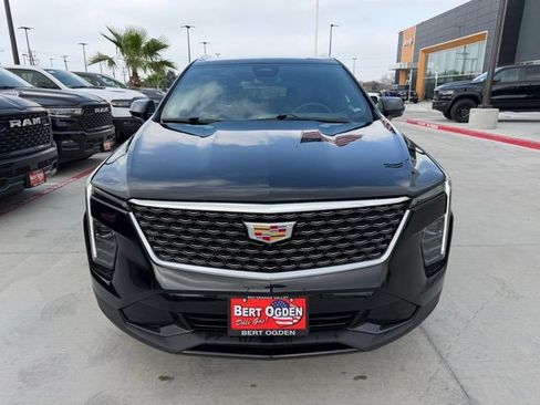 Used 2025 Cadillac XT4 Premium Luxury image 2