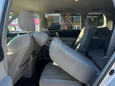 Used 2011 Toyota Highlander SE w/ Tech Pkg image 16