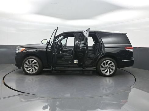 Used 2023 Lincoln Navigator Reserve RWD image 35